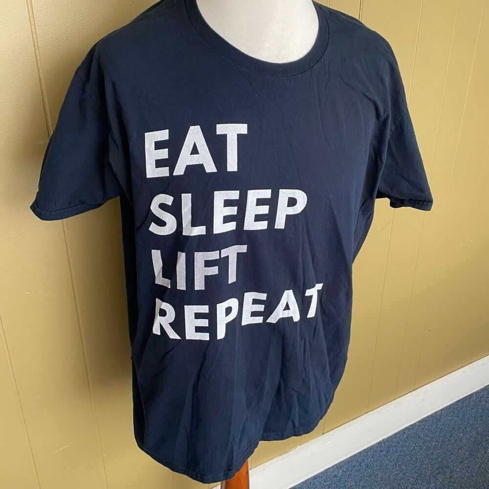 Men XL short sleeve crewneck athletic activewear graphic print t-shirt